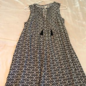 Old Navy black and white sun dress